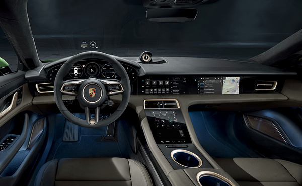 Porsche Taycan 4S Cross Turismo screens view