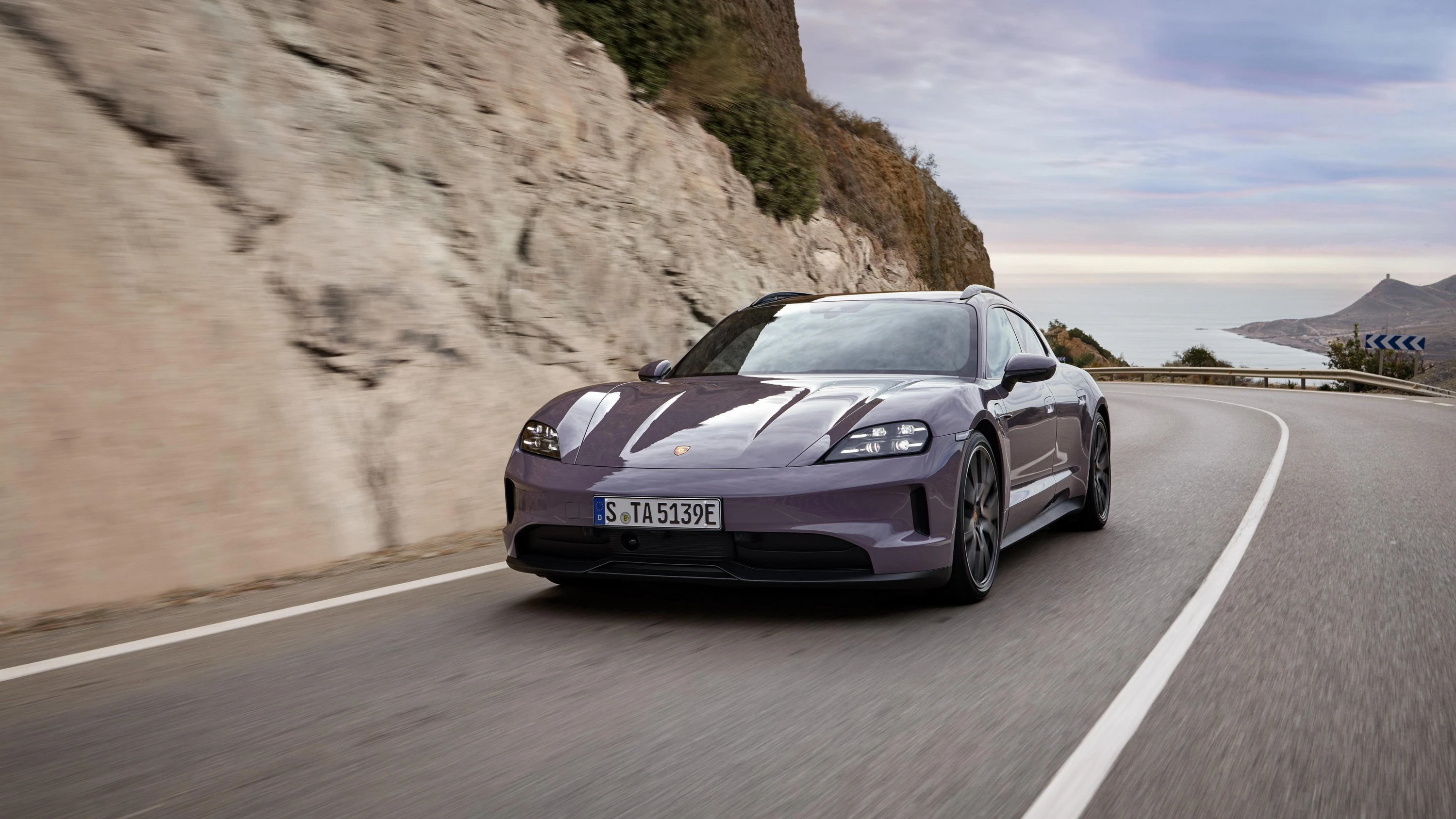 Porsche Taycan 4S Sport Turismo exterior view