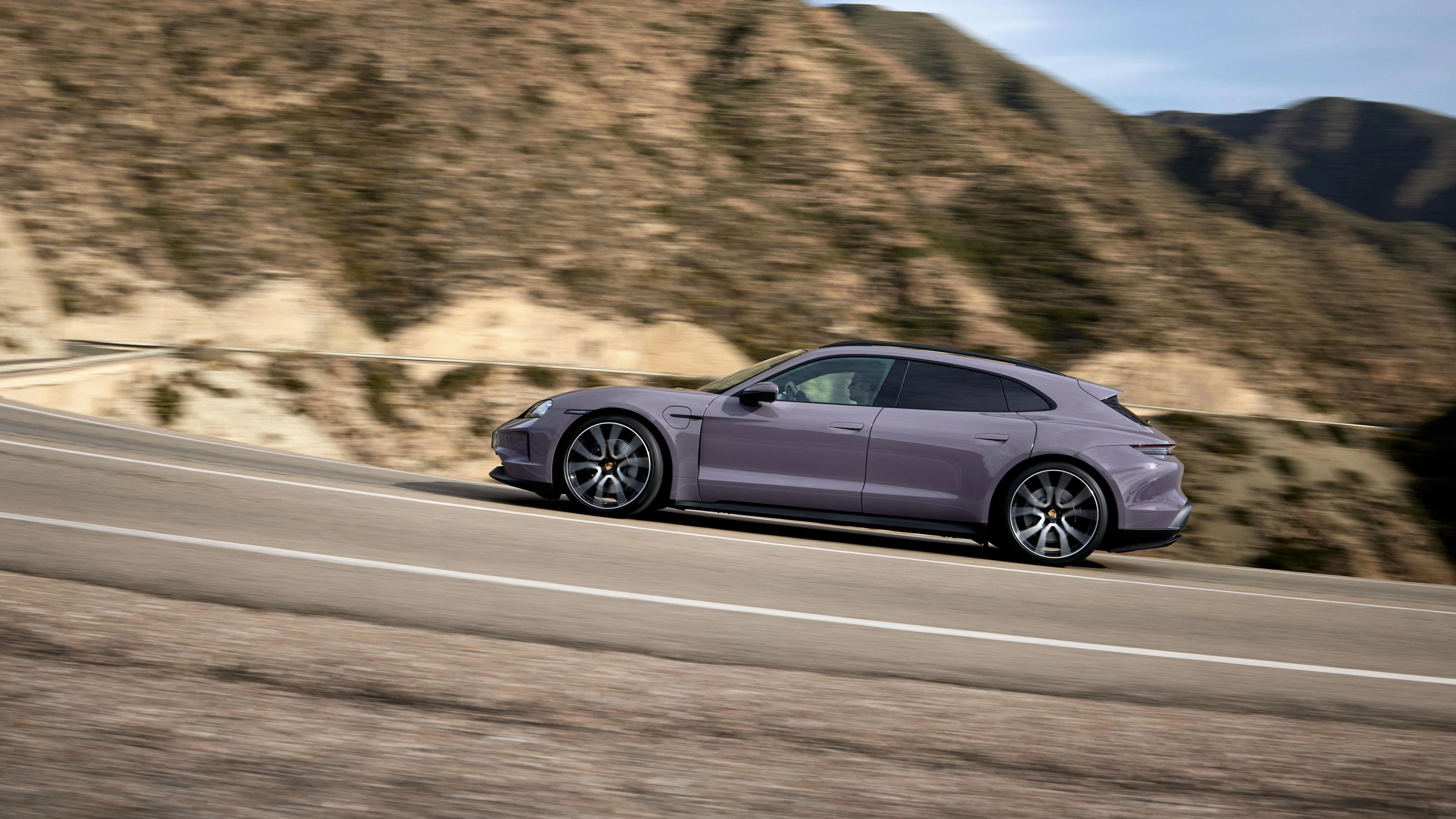 Porsche Taycan 4S Sport Turismo dynamic view
