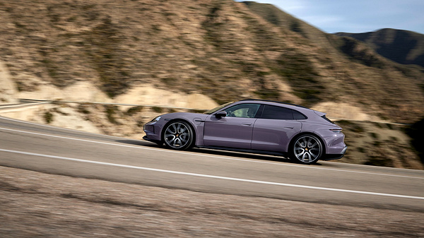 Porsche Taycan 4S Sport Turismo dynamic view