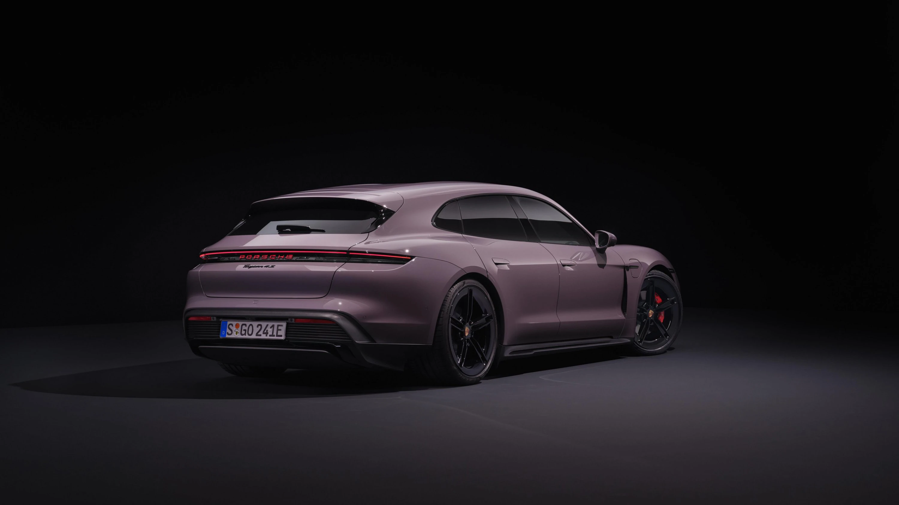 Porsche Taycan 4S Sport Turismo exterior view
