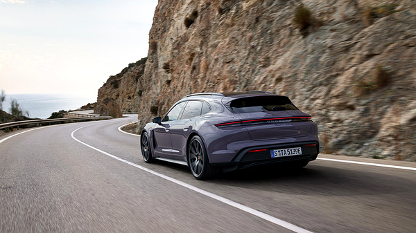 Porsche Taycan 4S Sport Turismo exterior view