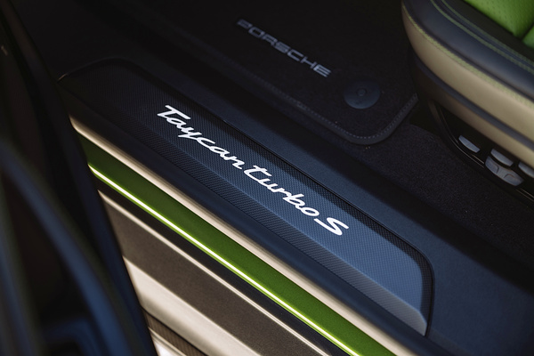 Porsche Taycan 4S Sport Turismo interior view