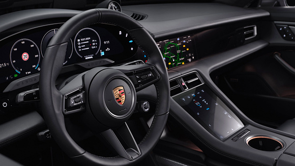 Porsche Taycan 4S Sport Turismo screens view