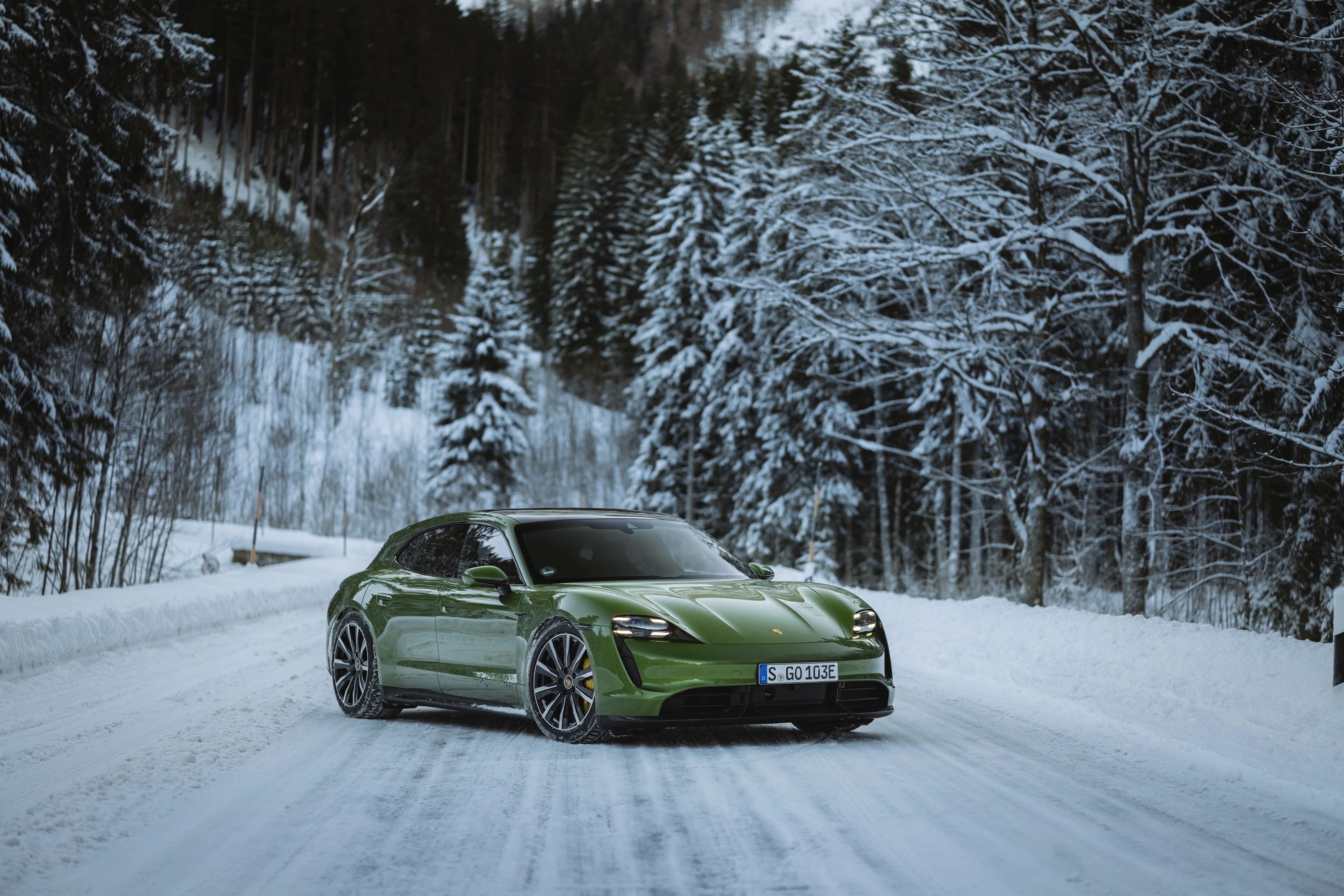 Porsche Taycan 4S Sport Turismo (GEN1) exterior view