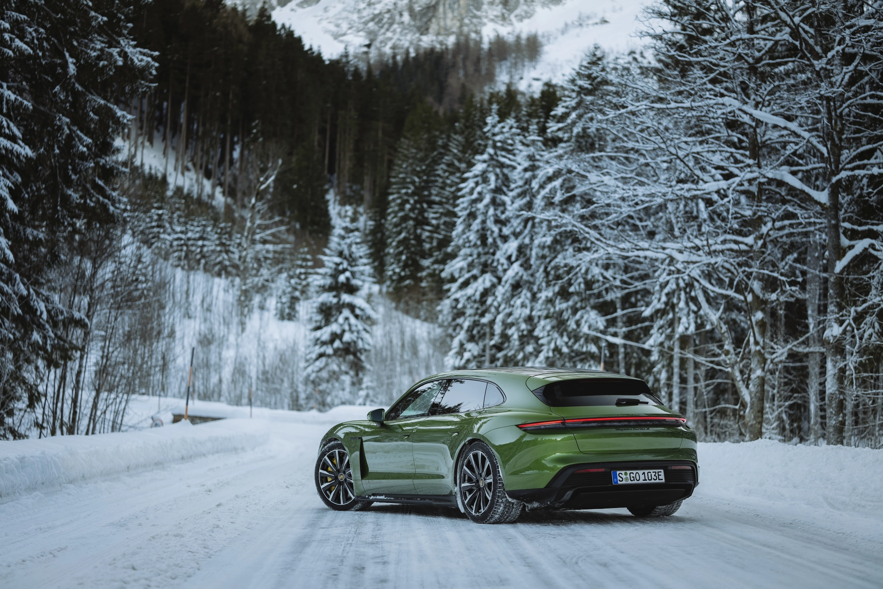 Porsche Taycan 4S Sport Turismo (GEN1) exterior view