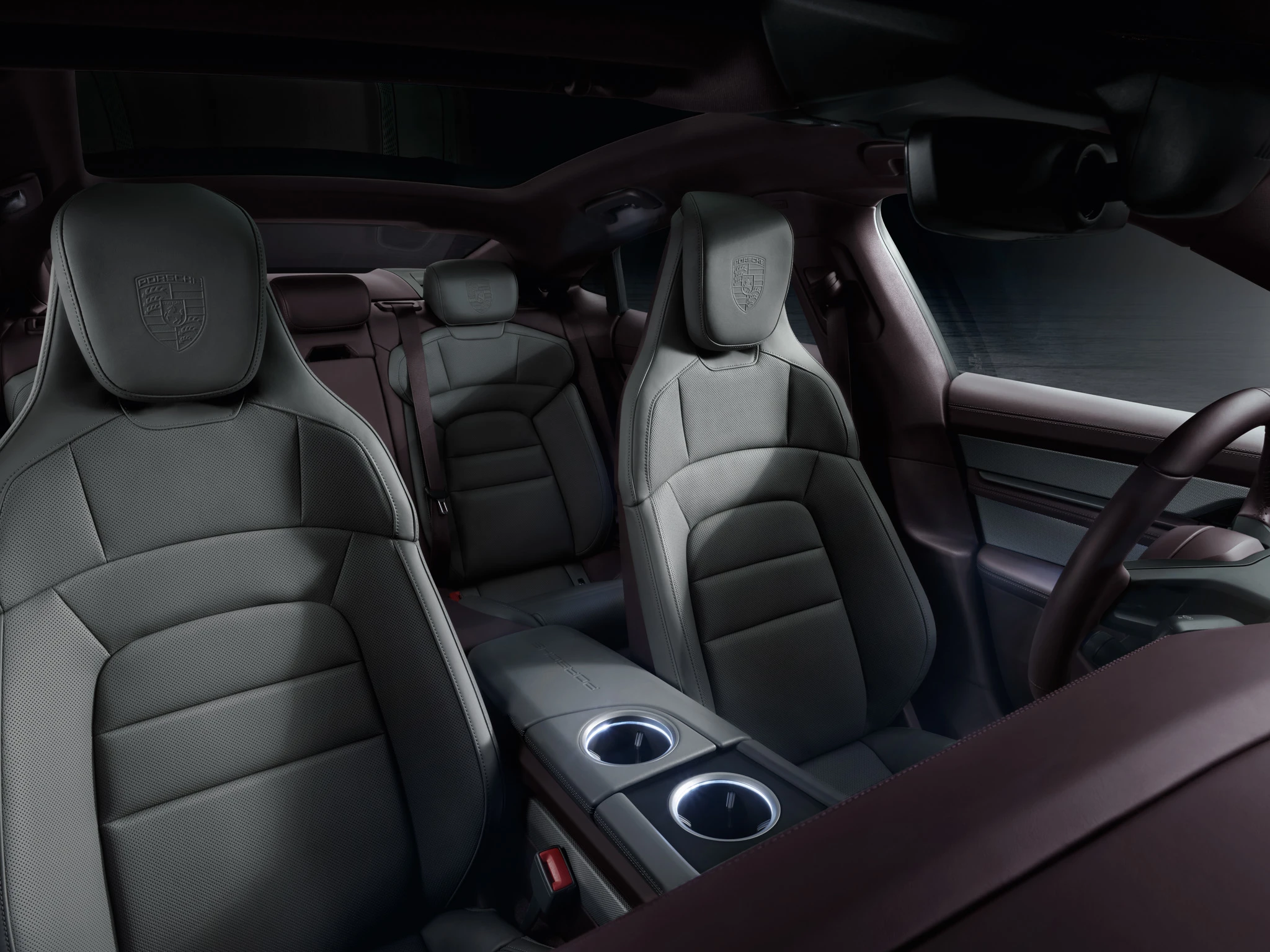 Porsche Taycan (GEN1) frontseats view