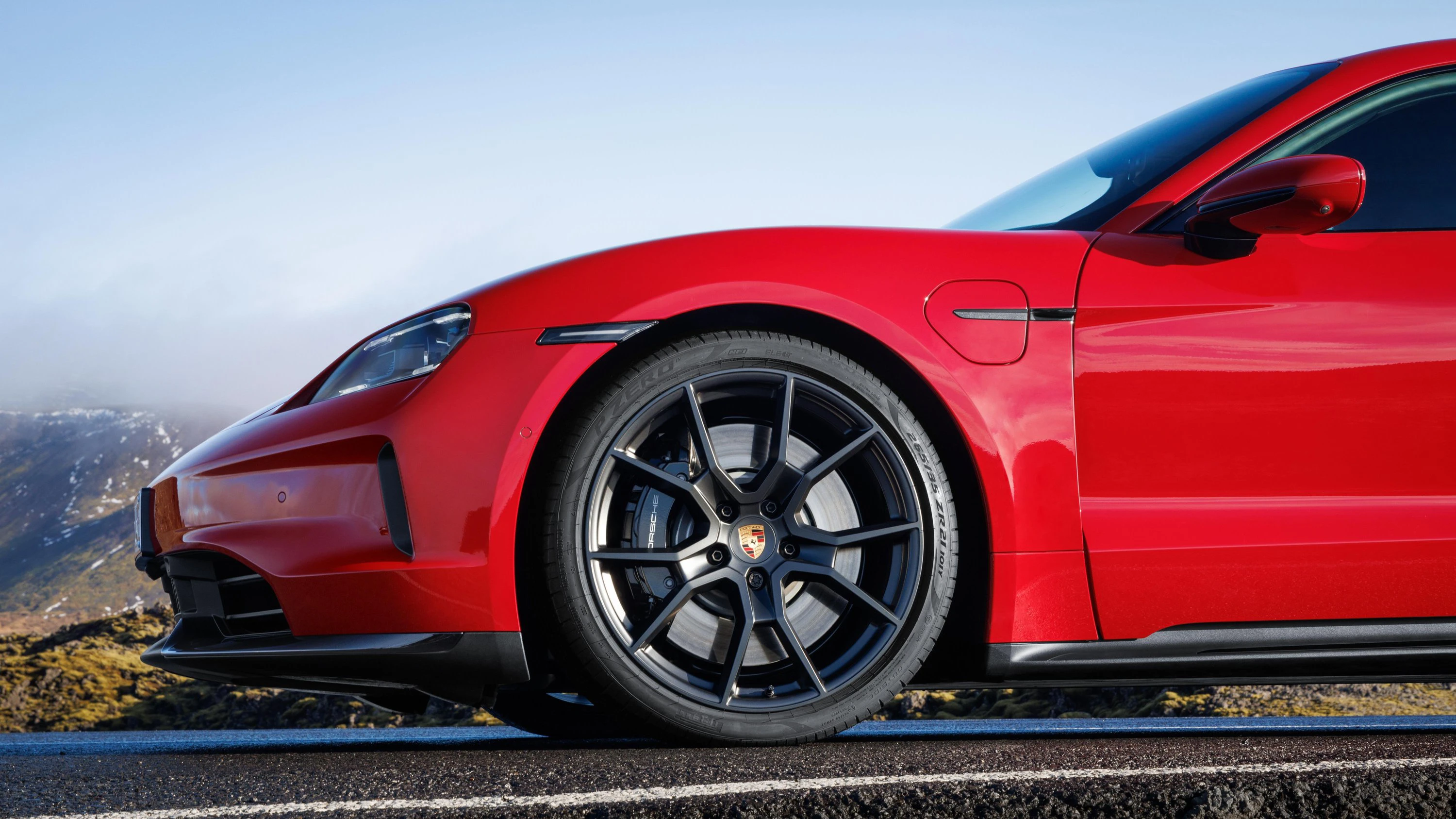 Porsche Taycan GTS wheels view