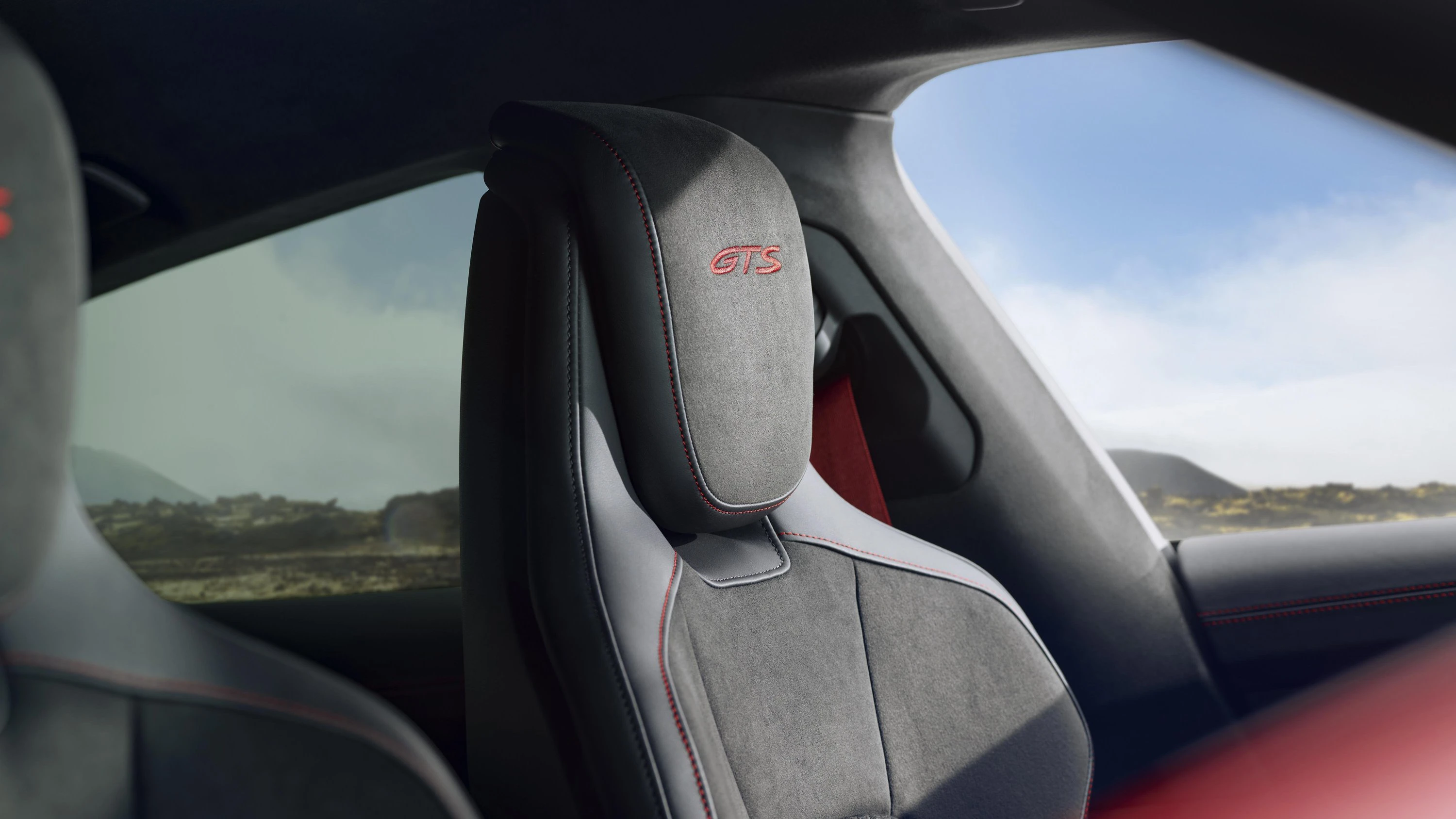 Porsche Taycan GTS frontseats view
