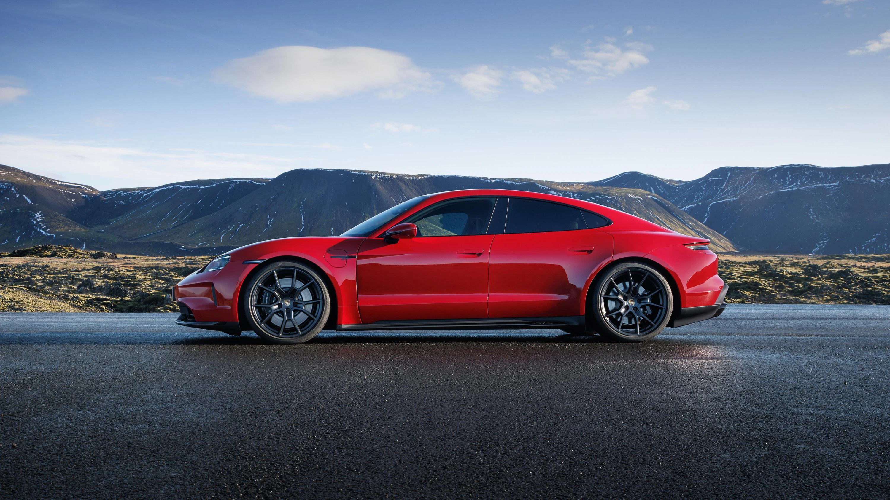 Porsche Taycan GTS exterior view