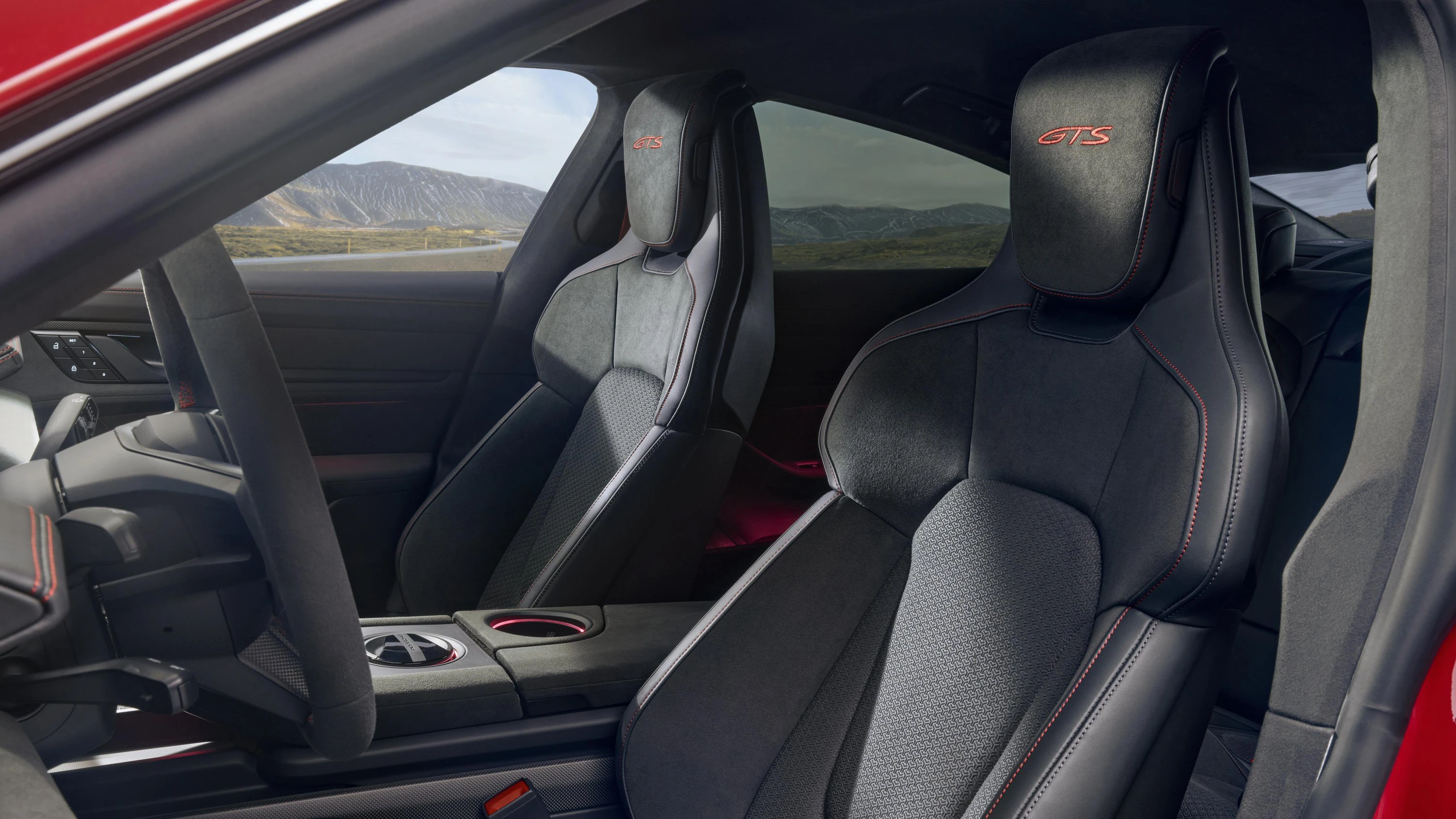 Porsche Taycan GTS frontseats view