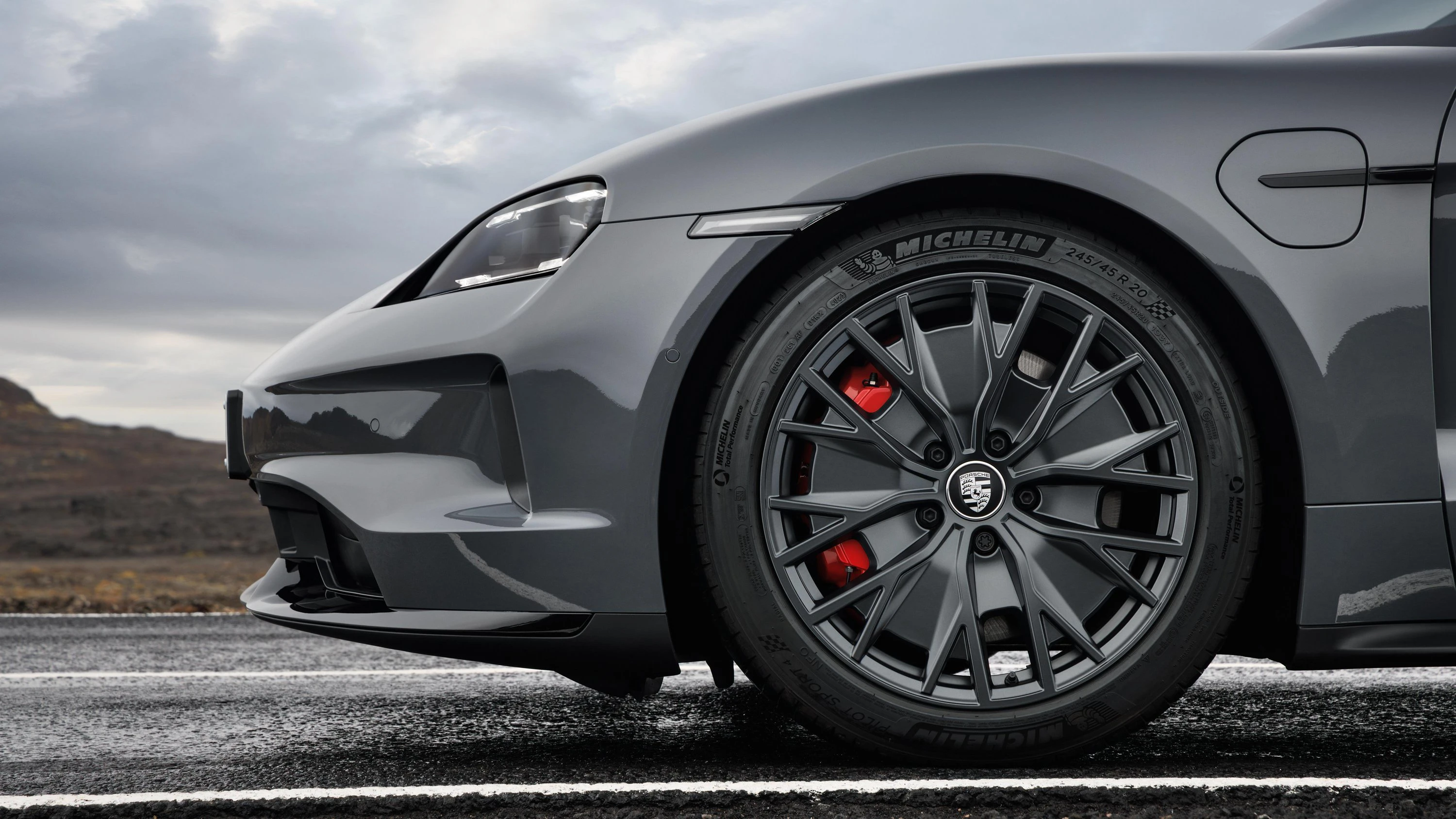 Porsche Taycan GTS Sport Turismo wheels view