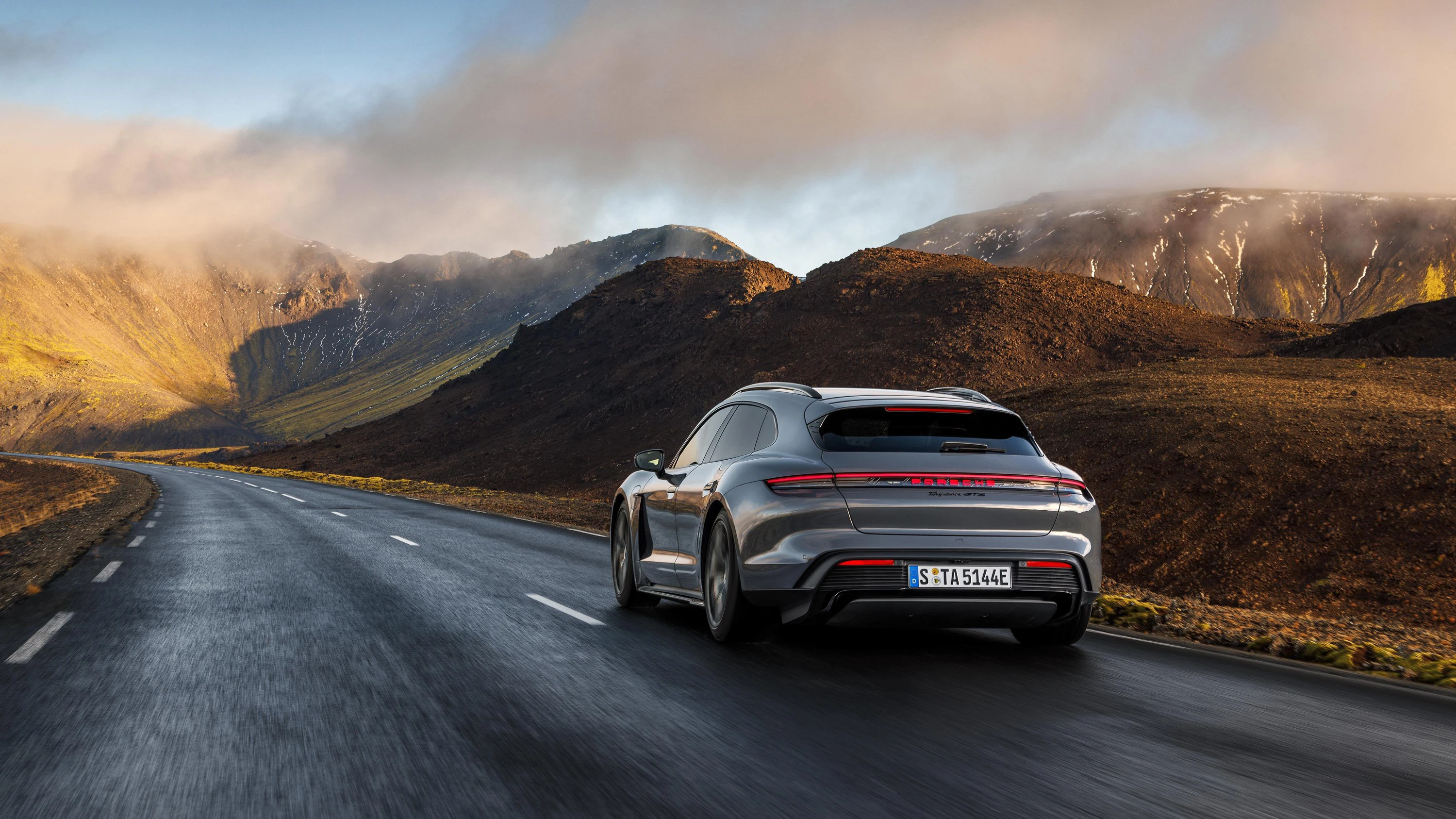 Porsche Taycan GTS Sport Turismo exterior view
