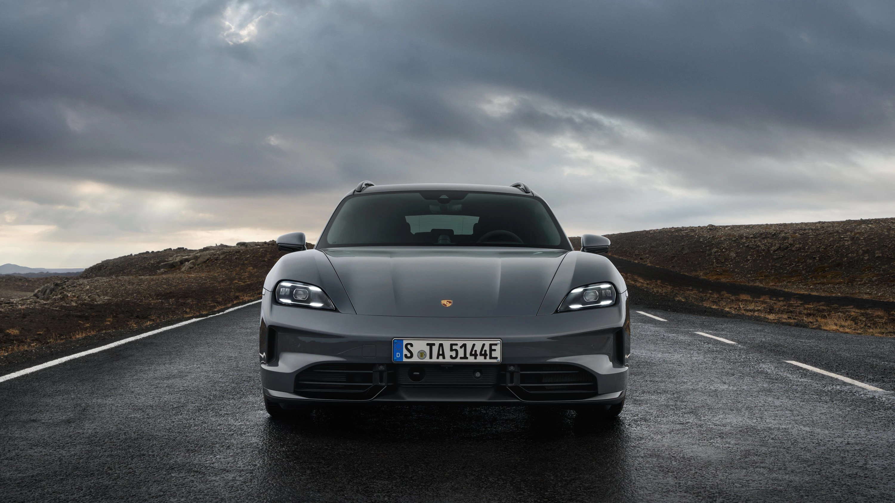 Porsche Taycan GTS Sport Turismo exterior view
