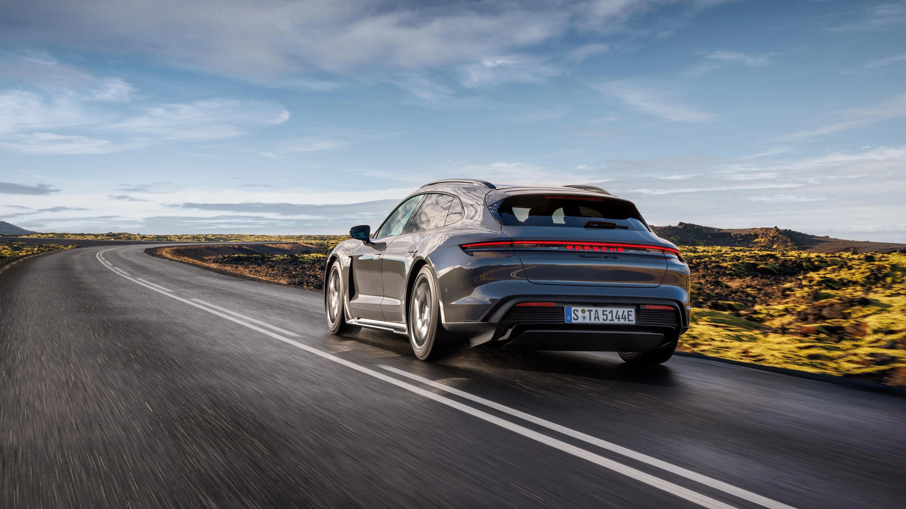 Porsche Taycan GTS Sport Turismo exterior view