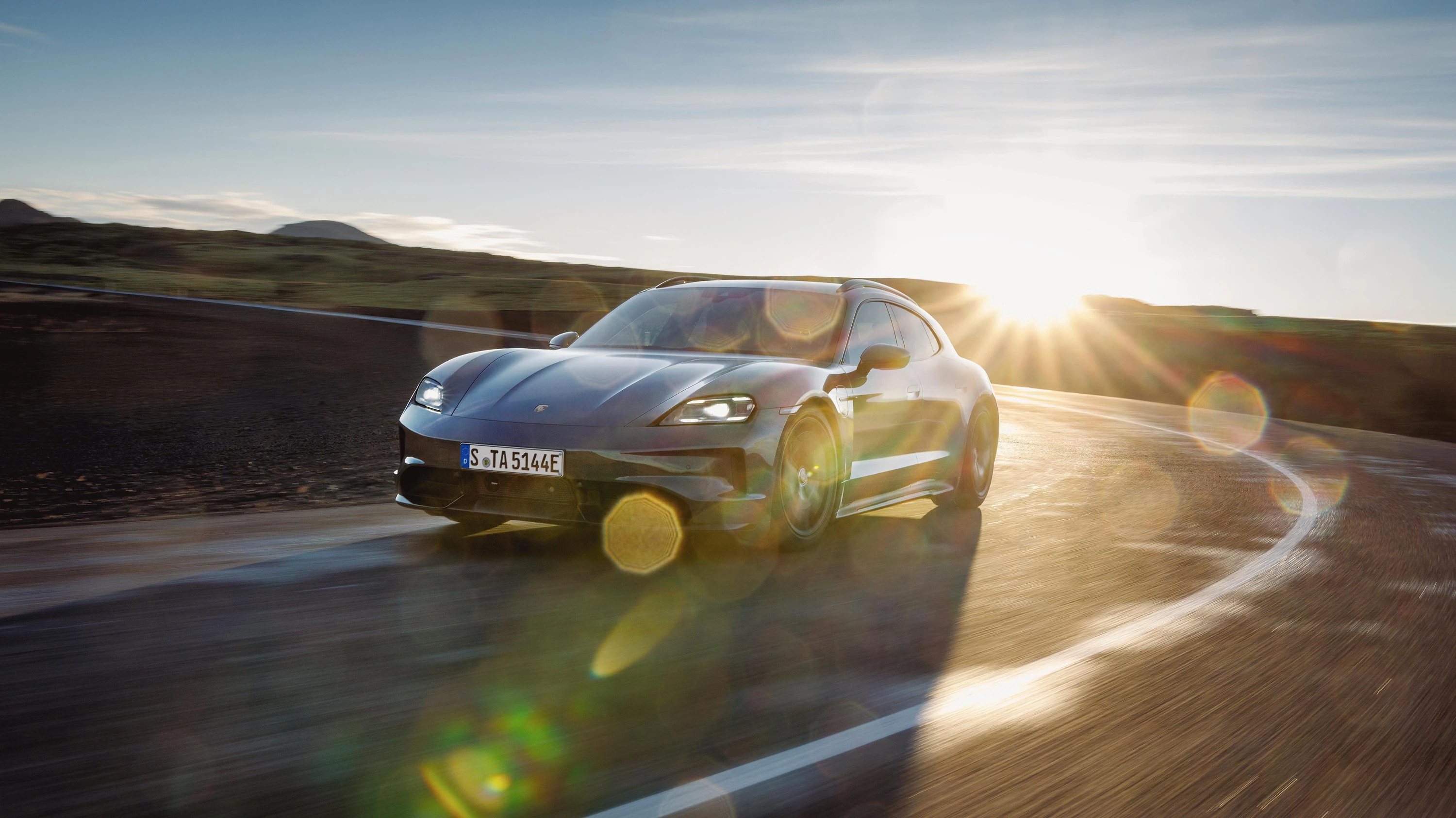 Porsche Taycan GTS Sport Turismo exterior view