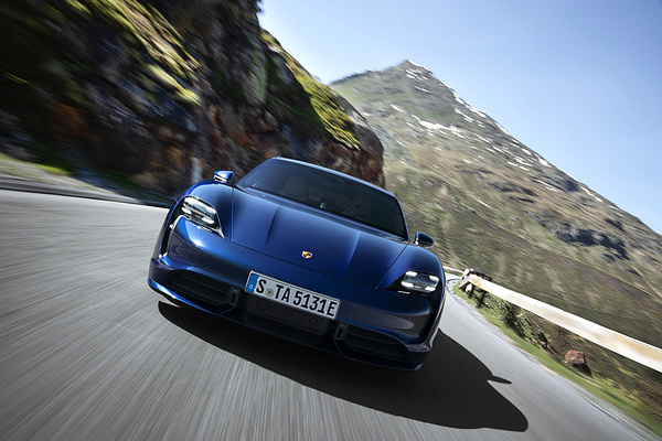 Porsche Taycan Turbo exterior view
