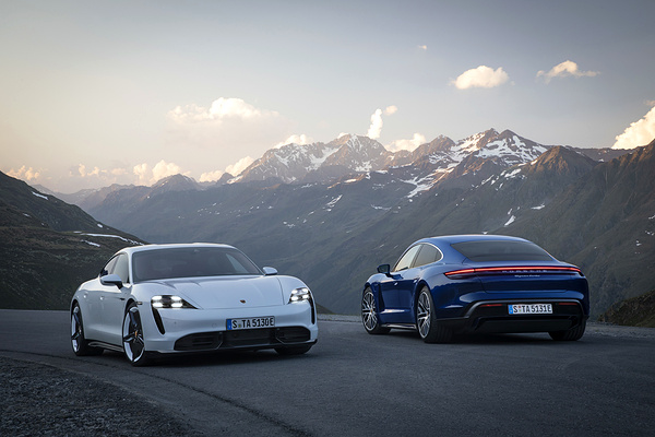 Porsche Taycan Turbo exterior view