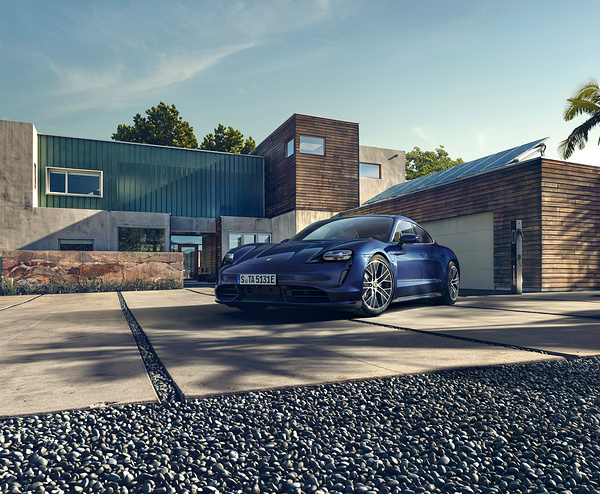 Porsche Taycan Turbo exterior view