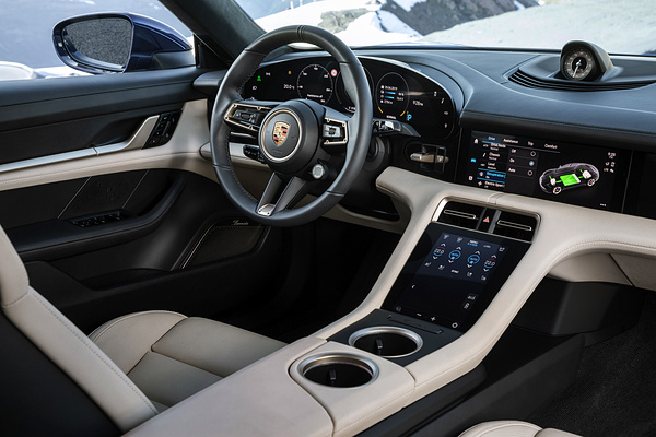 Porsche Taycan Turbo screens view