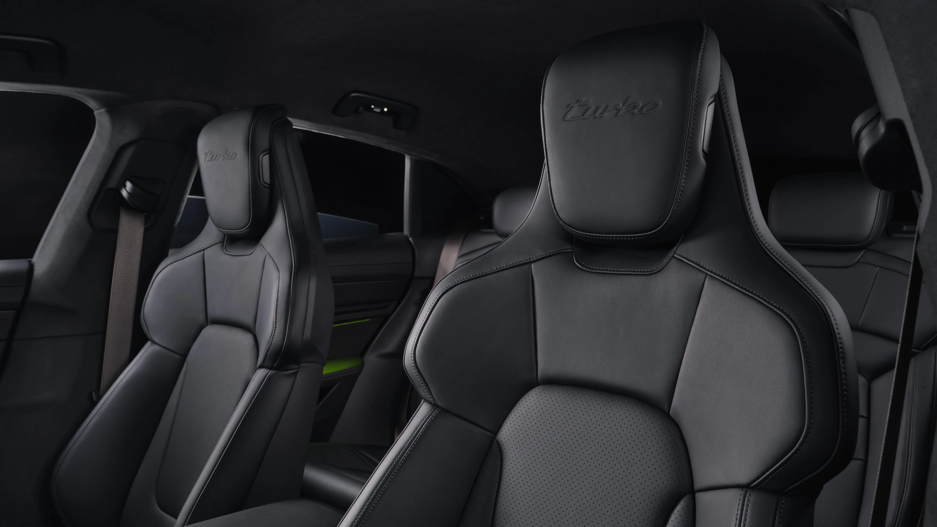 Porsche Taycan Turbo Cross Turismo frontseats view