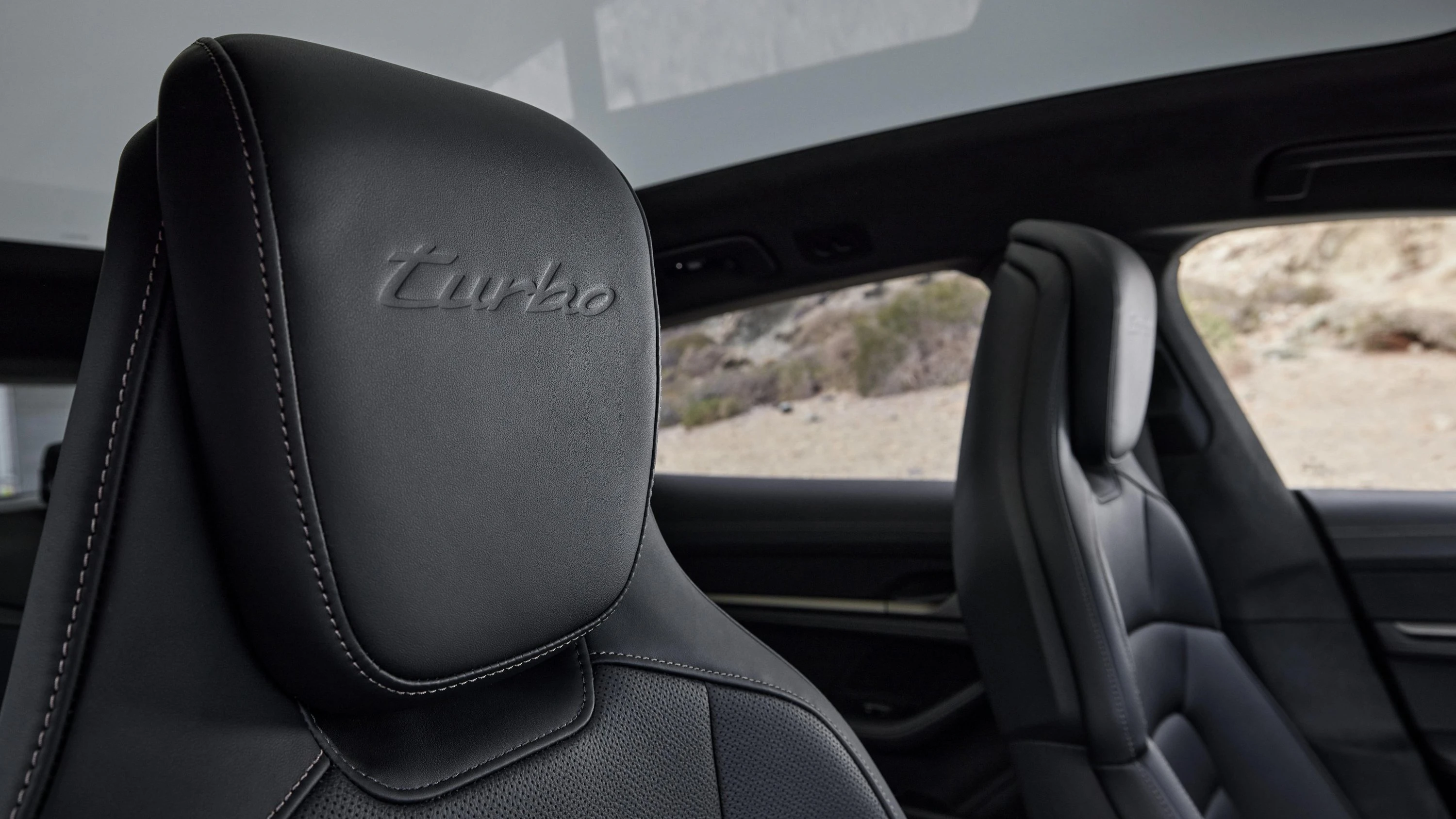 Porsche Taycan Turbo Cross Turismo frontseats view