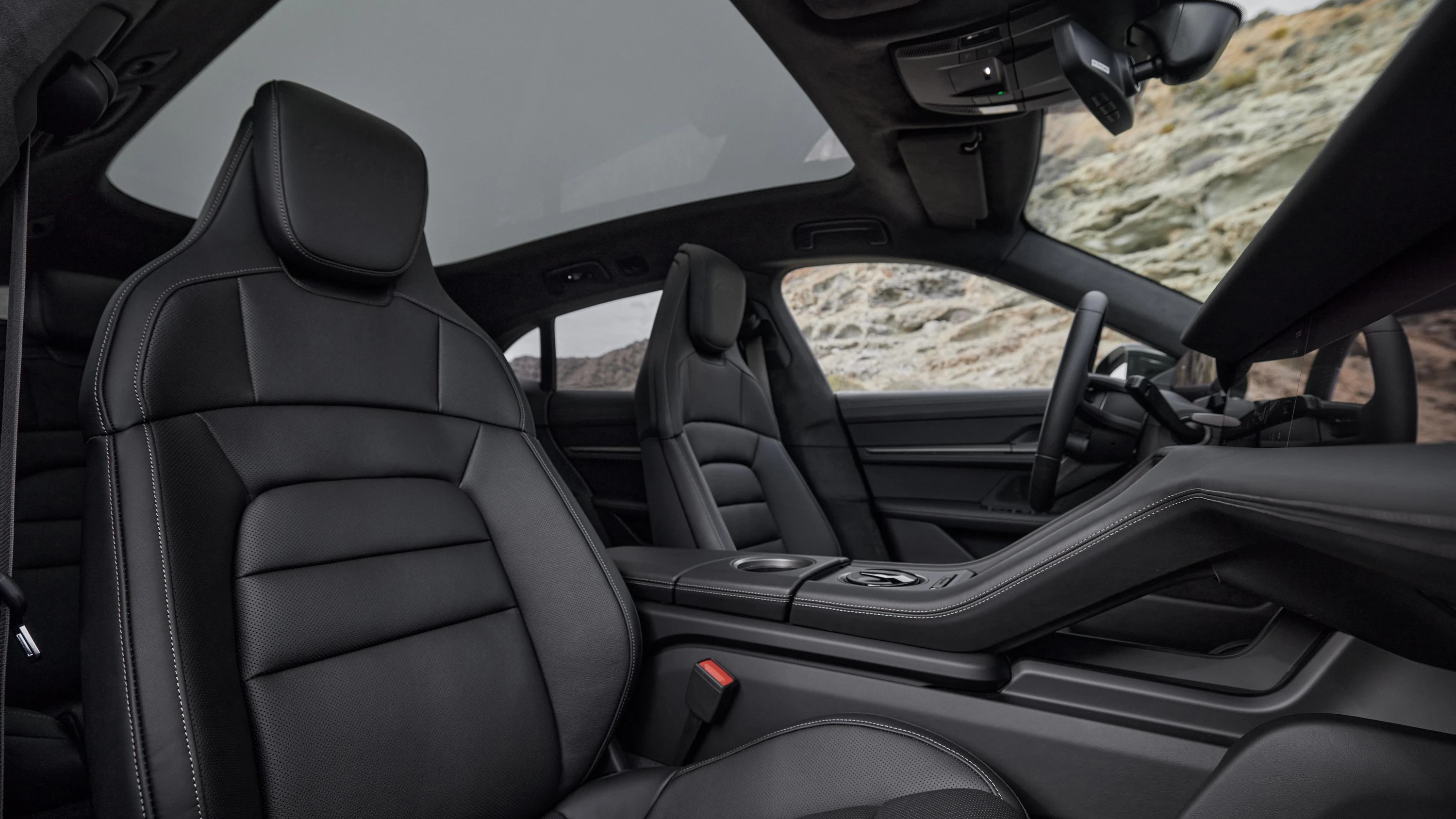 Porsche Taycan Turbo Cross Turismo frontseats view