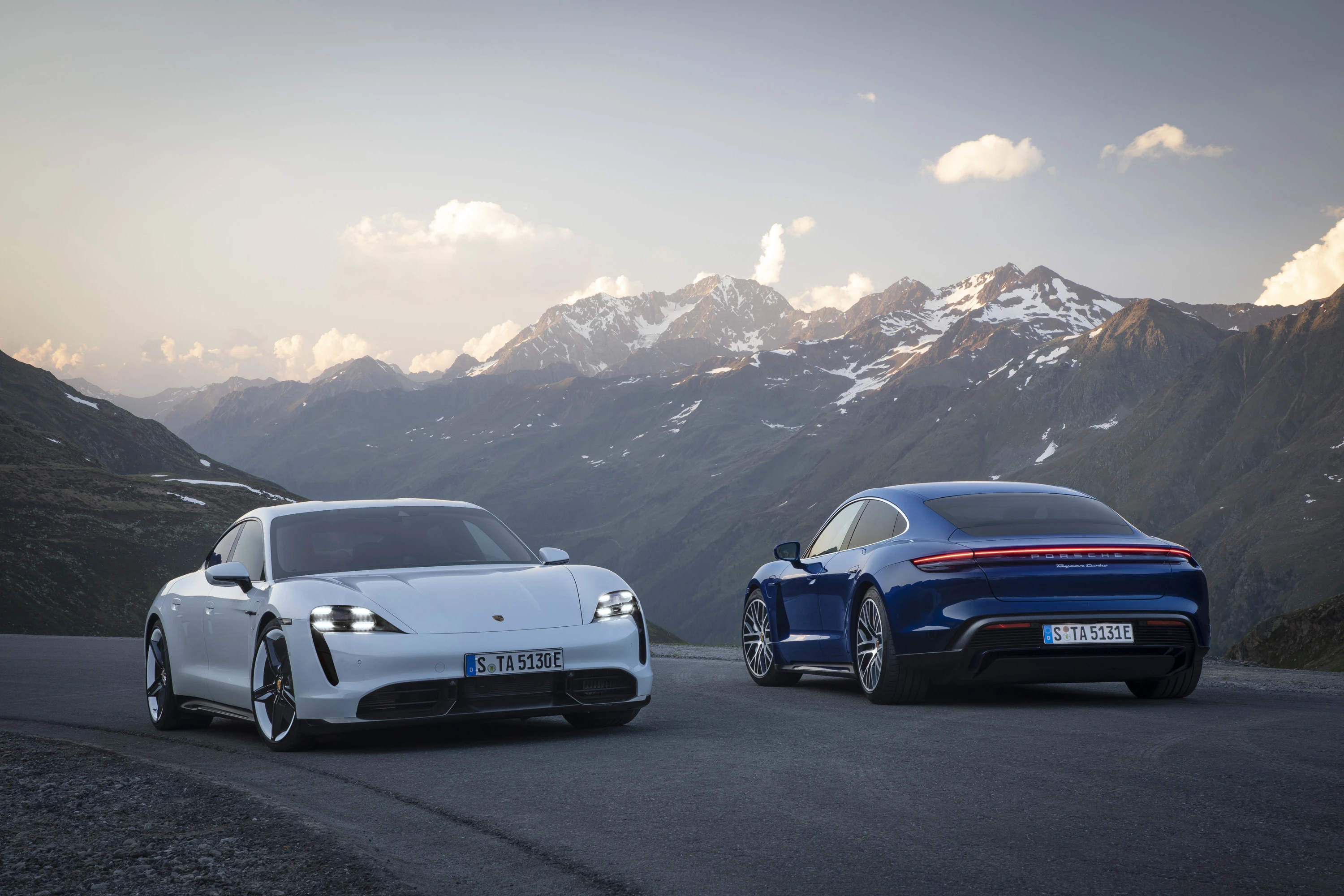 Porsche Taycan Turbo (GEN1) exterior view