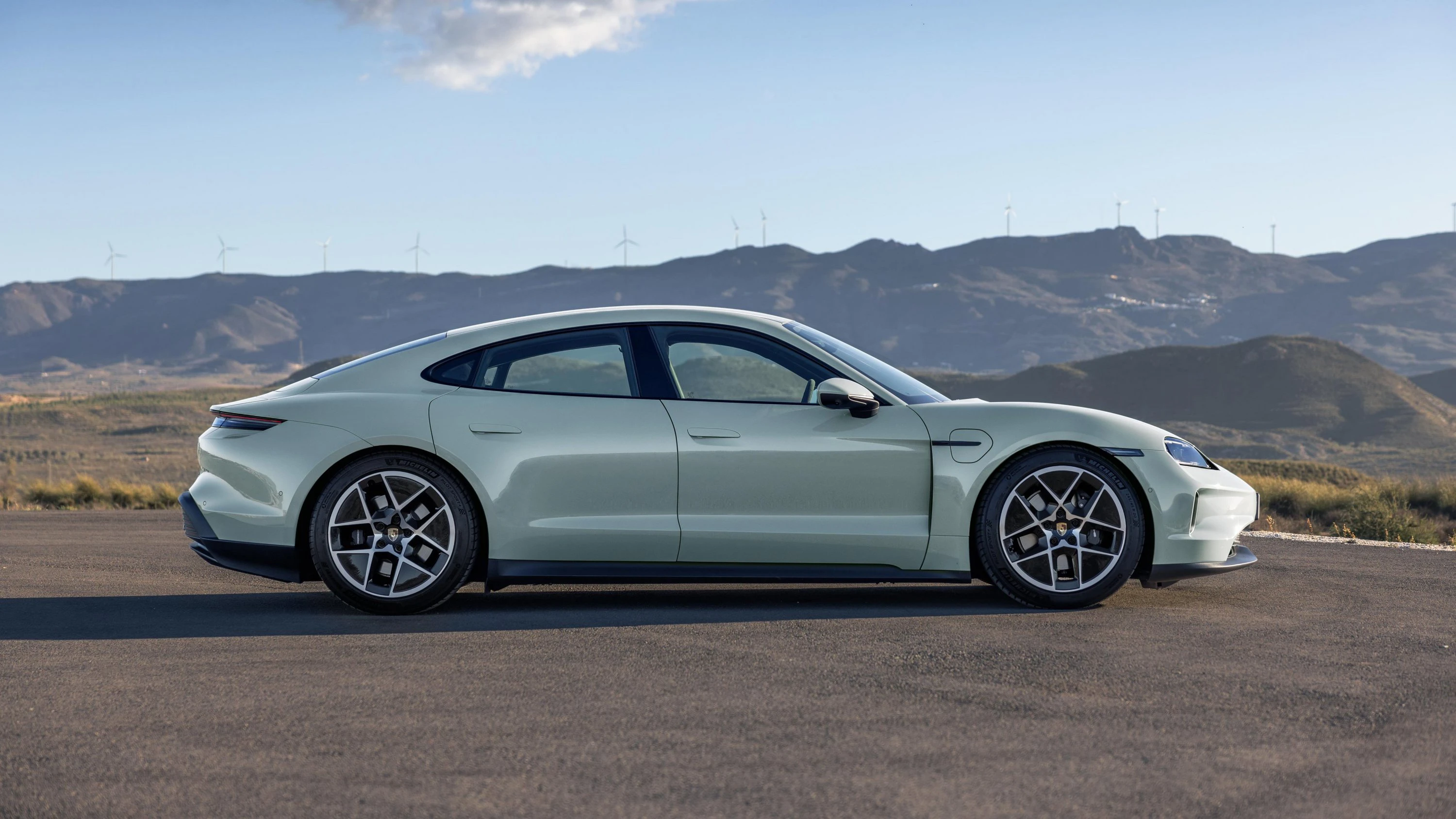 Porsche Taycan Turbo S exterior view