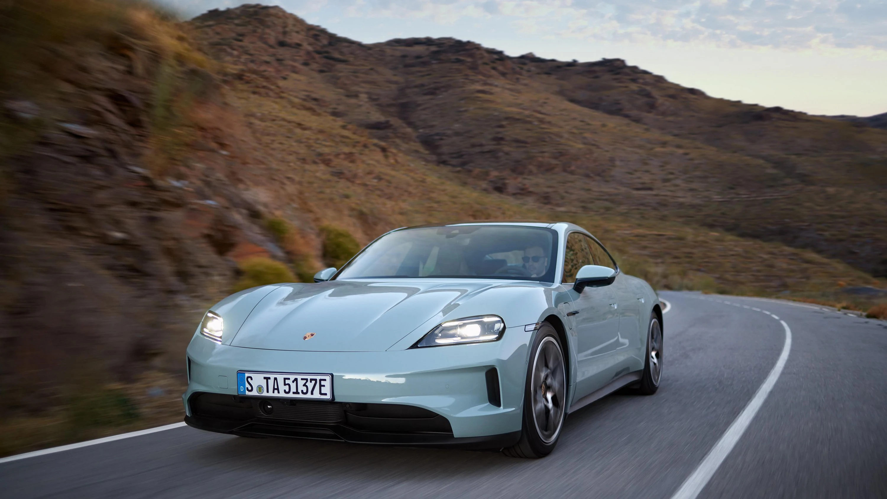 Porsche Taycan Turbo S exterior view