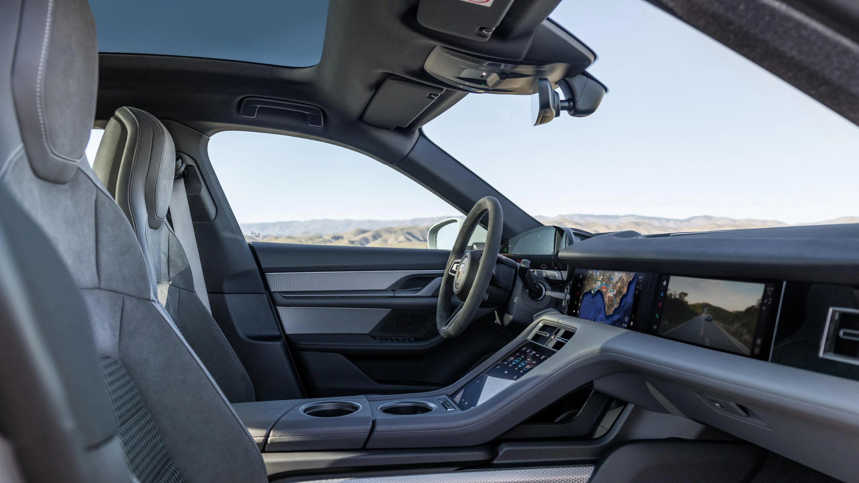 Porsche Taycan Turbo S screens view
