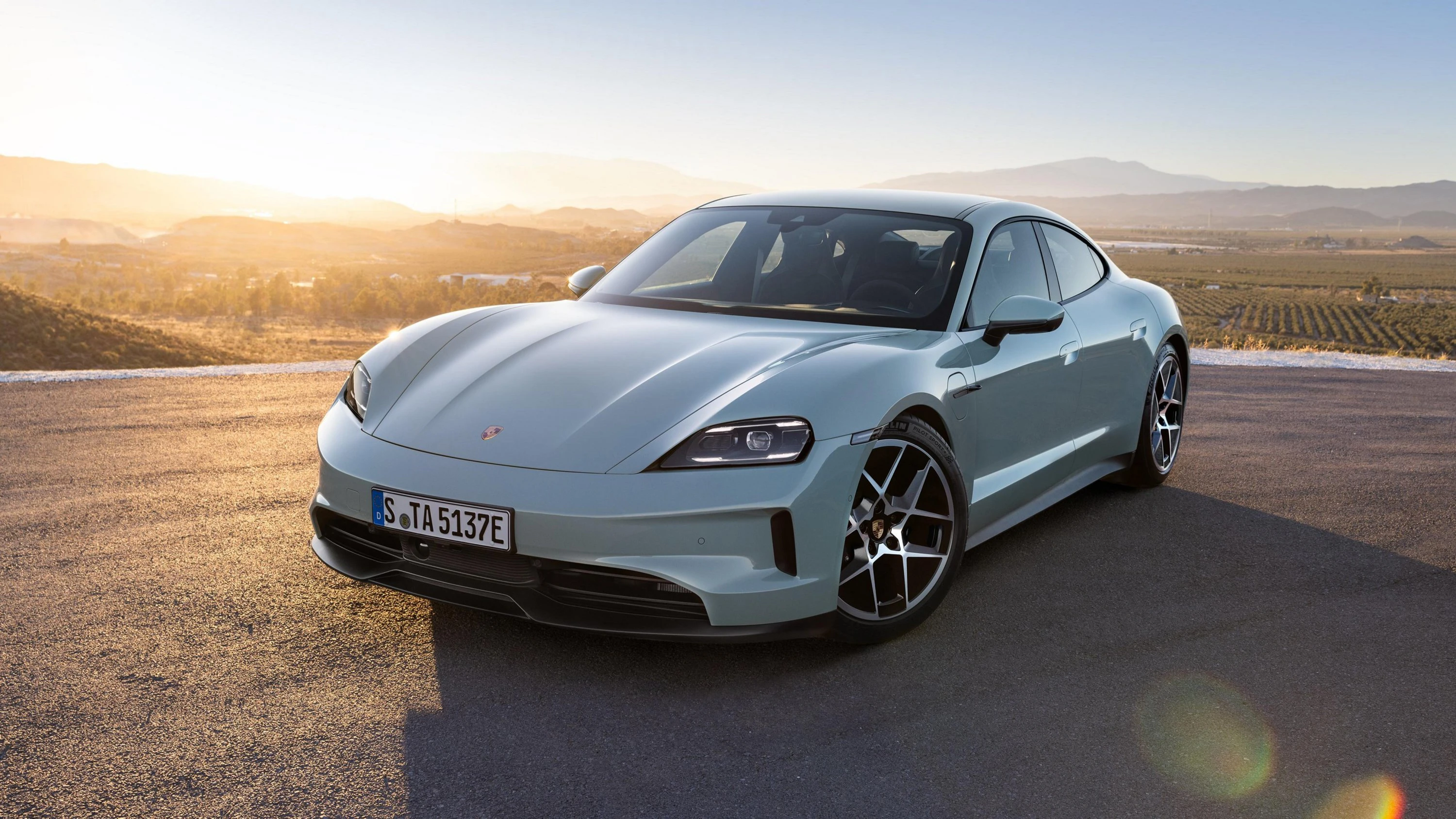 Porsche Taycan Turbo S exterior view