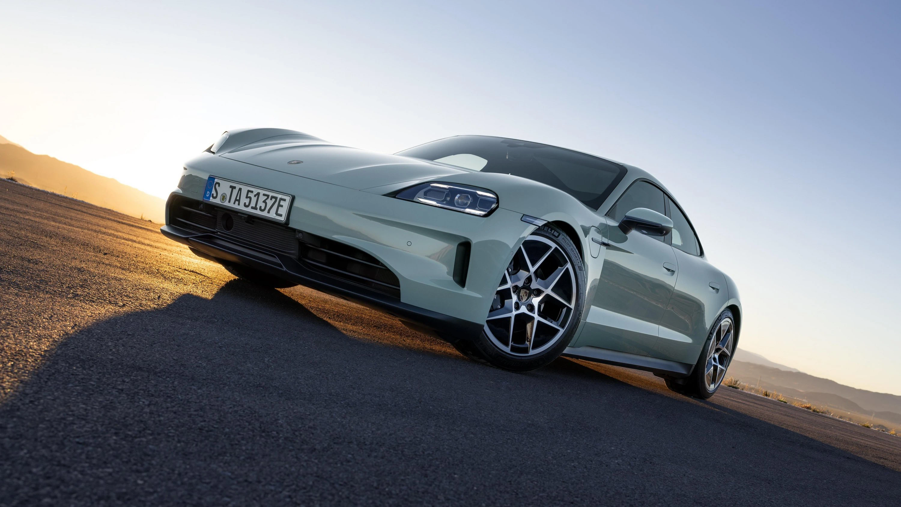 Porsche Taycan Turbo S exterior view