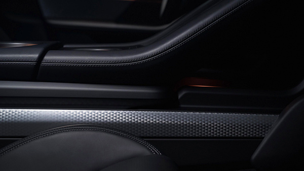 Porsche Taycan Turbo S Cross Turismo details view