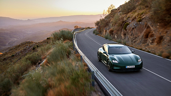 Porsche Taycan Turbo S Cross Turismo dynamic view