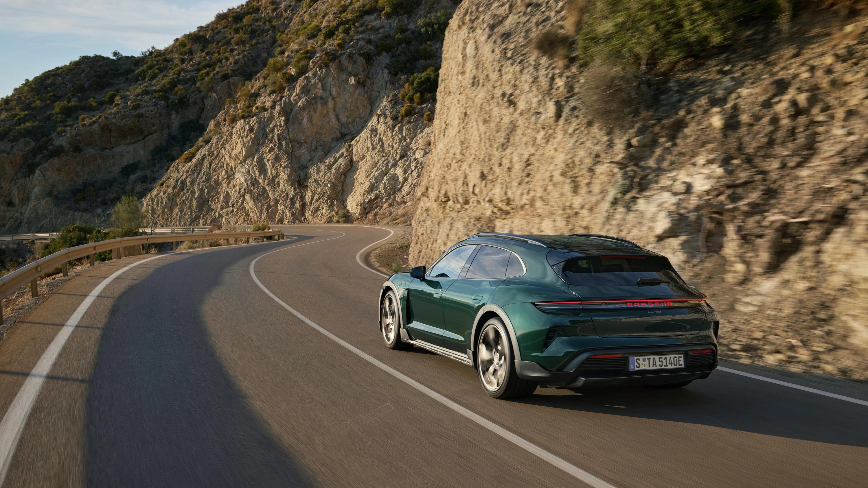 Porsche Taycan Turbo S Cross Turismo dynamic view