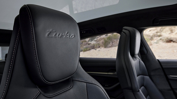 Porsche Taycan Turbo S Cross Turismo frontseats view