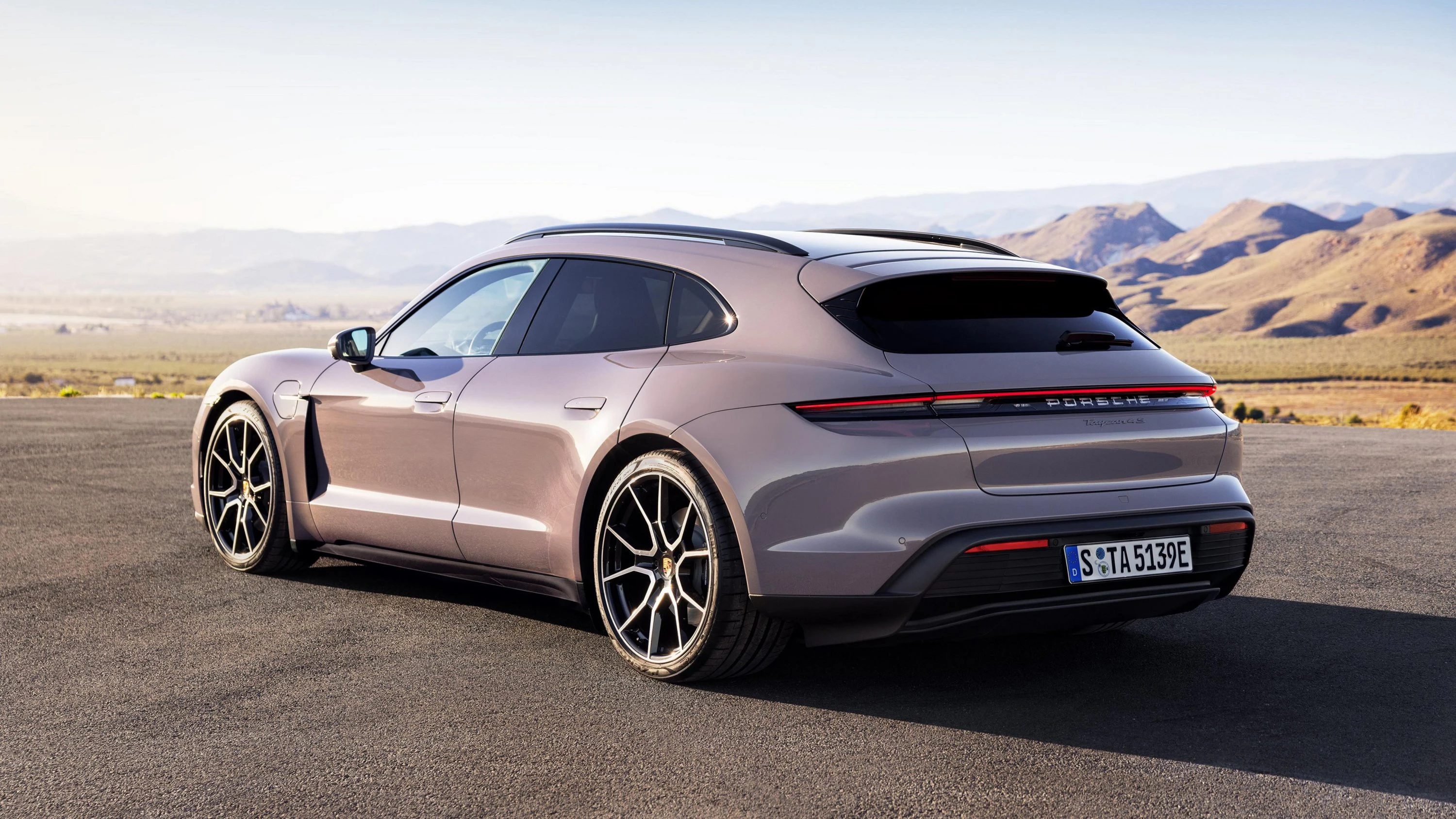 Porsche Taycan Turbo S Sport Turismo exterior view