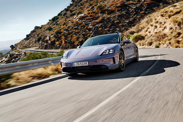 Porsche Taycan Turbo S Sport Turismo exterior view