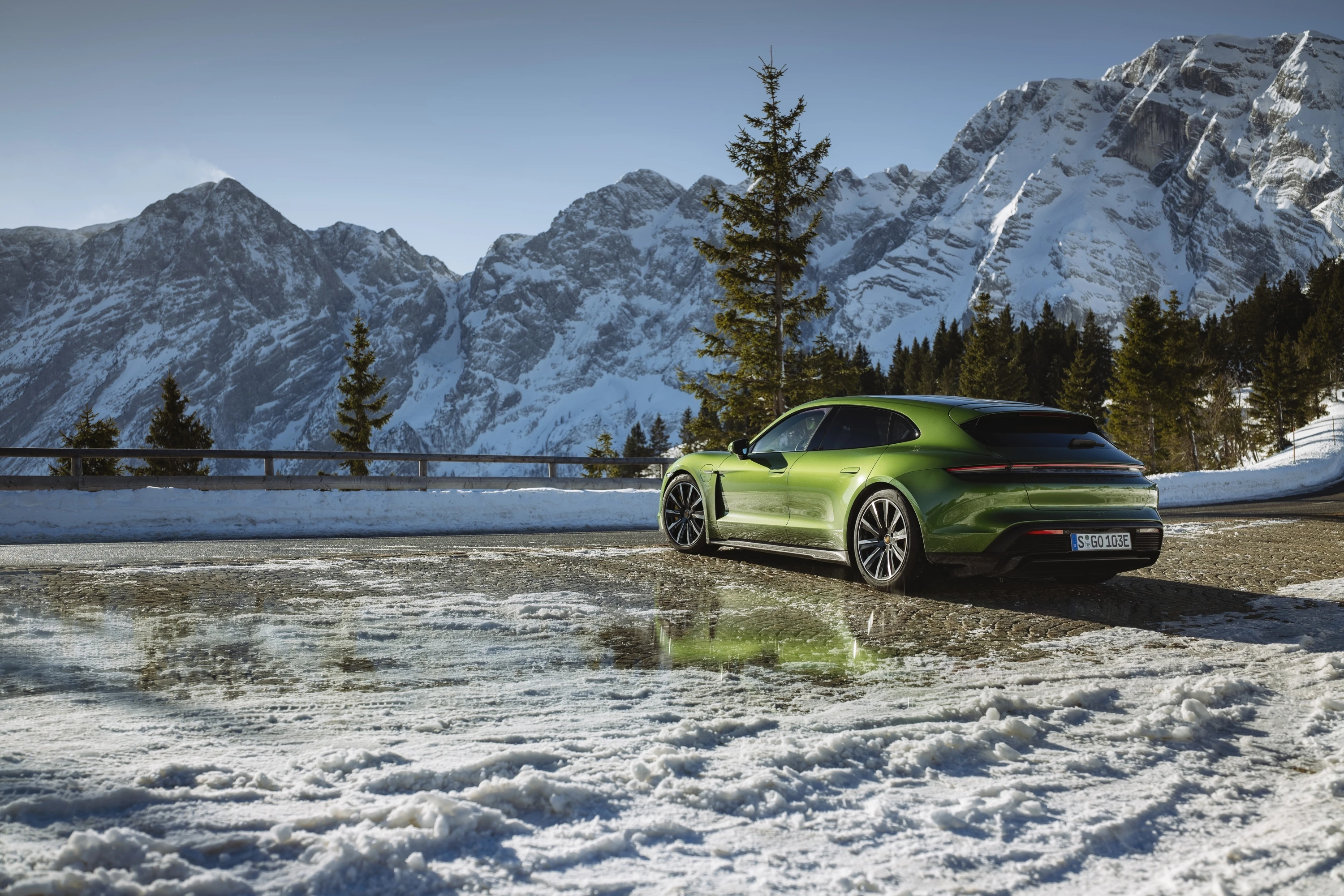Porsche Taycan Turbo Sport Turismo exterior view