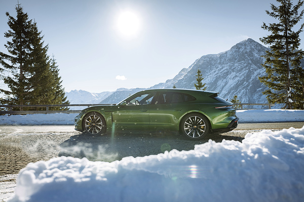 Porsche Taycan Turbo Sport Turismo exterior view