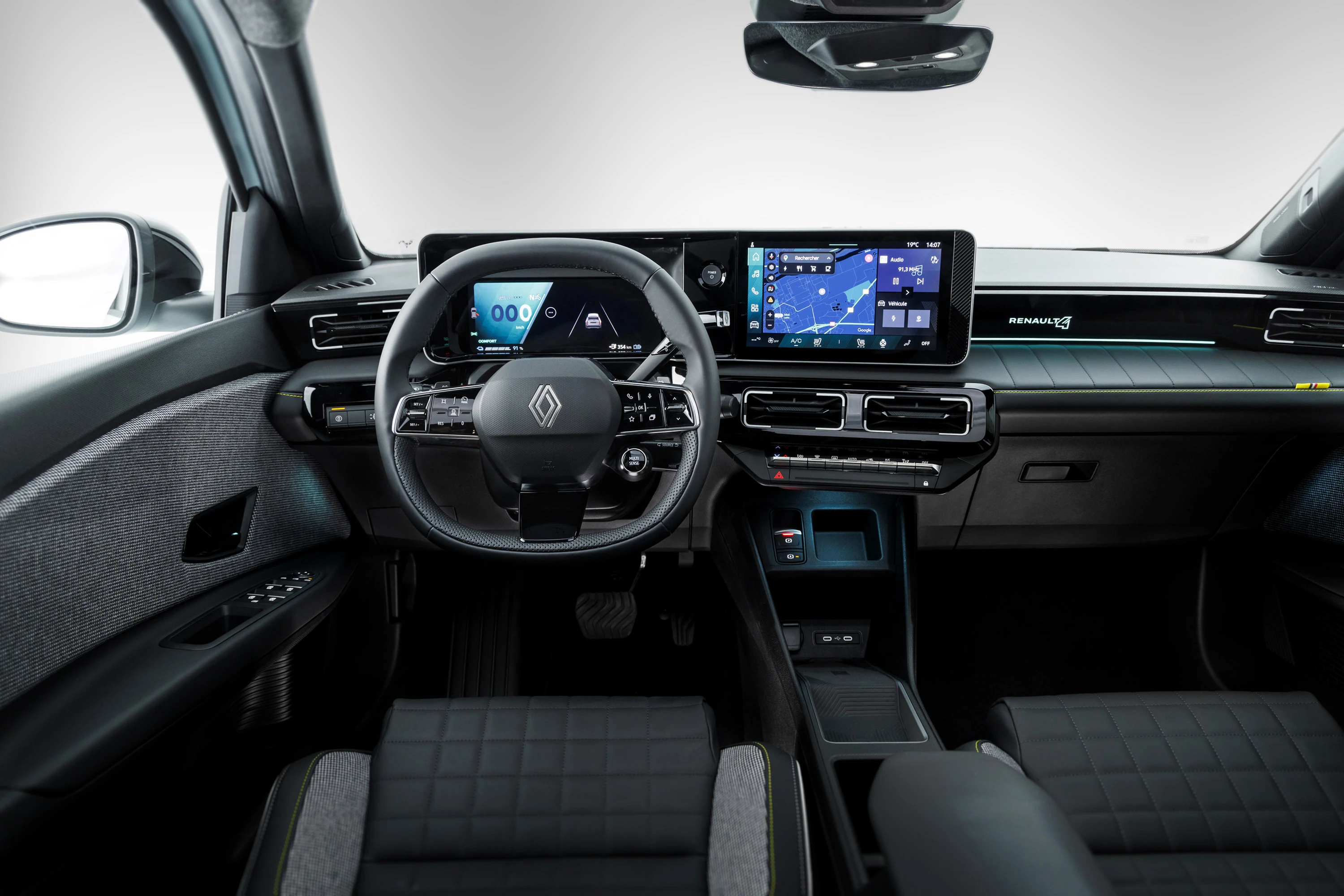 Renault 4 E-Tech 52kWh 150hp interior view