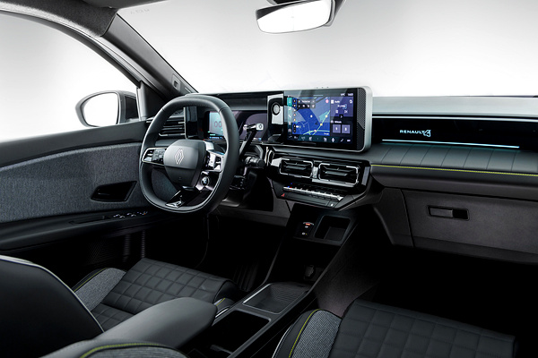 Renault 4 E-Tech 52kWh 150hp interior view
