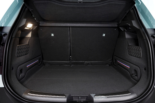 Renault 4 E-Tech 52kWh 150hp trunk view