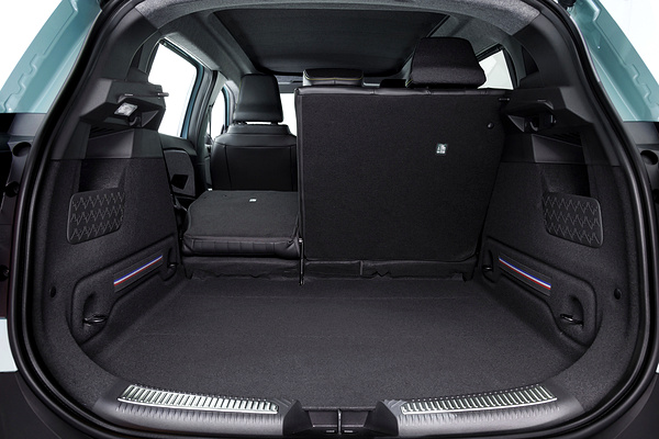 Renault 4 E-Tech 52kWh 150hp trunk view