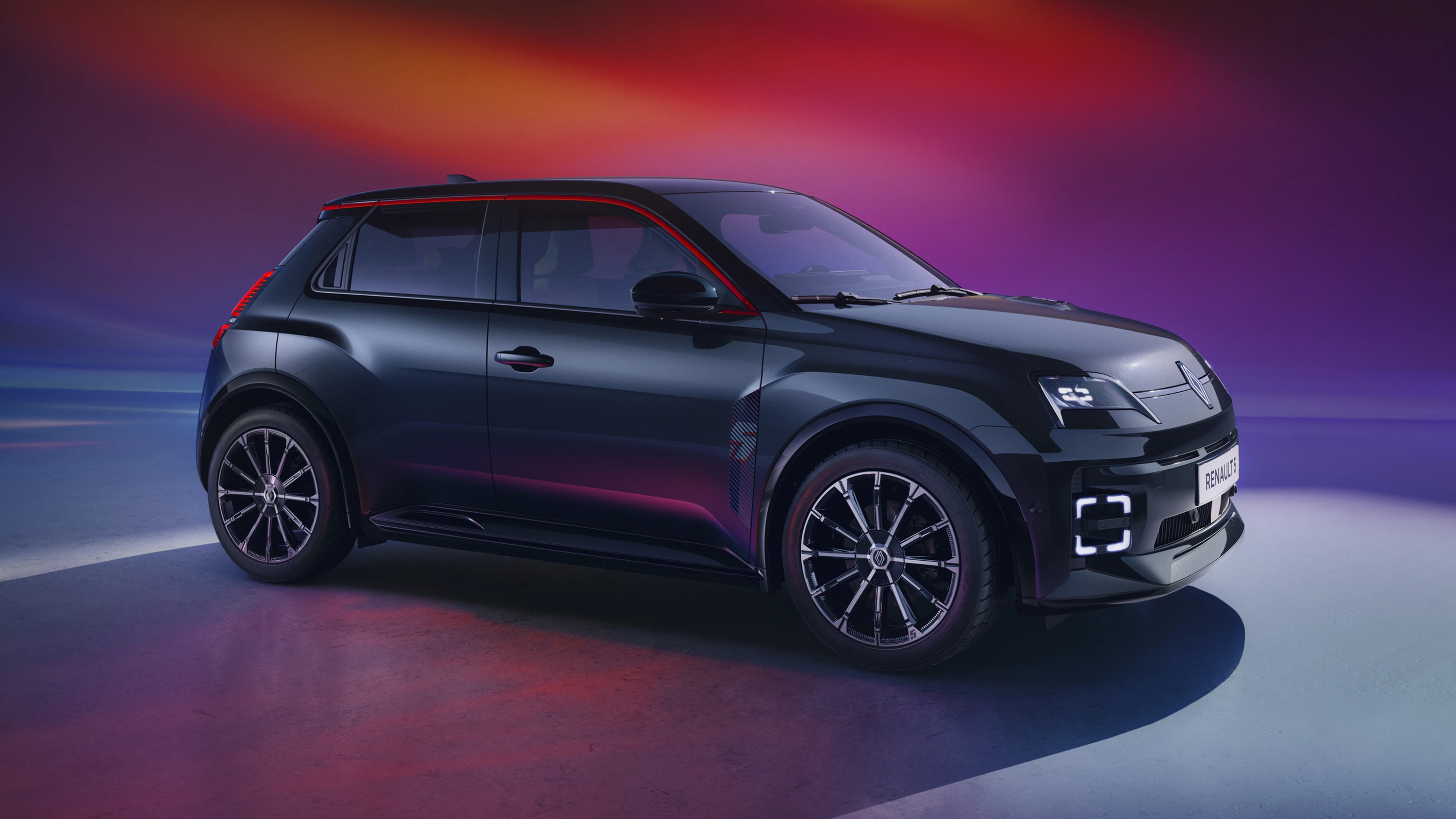 Renault 5 E-Tech 40kWh 120hp exterior view