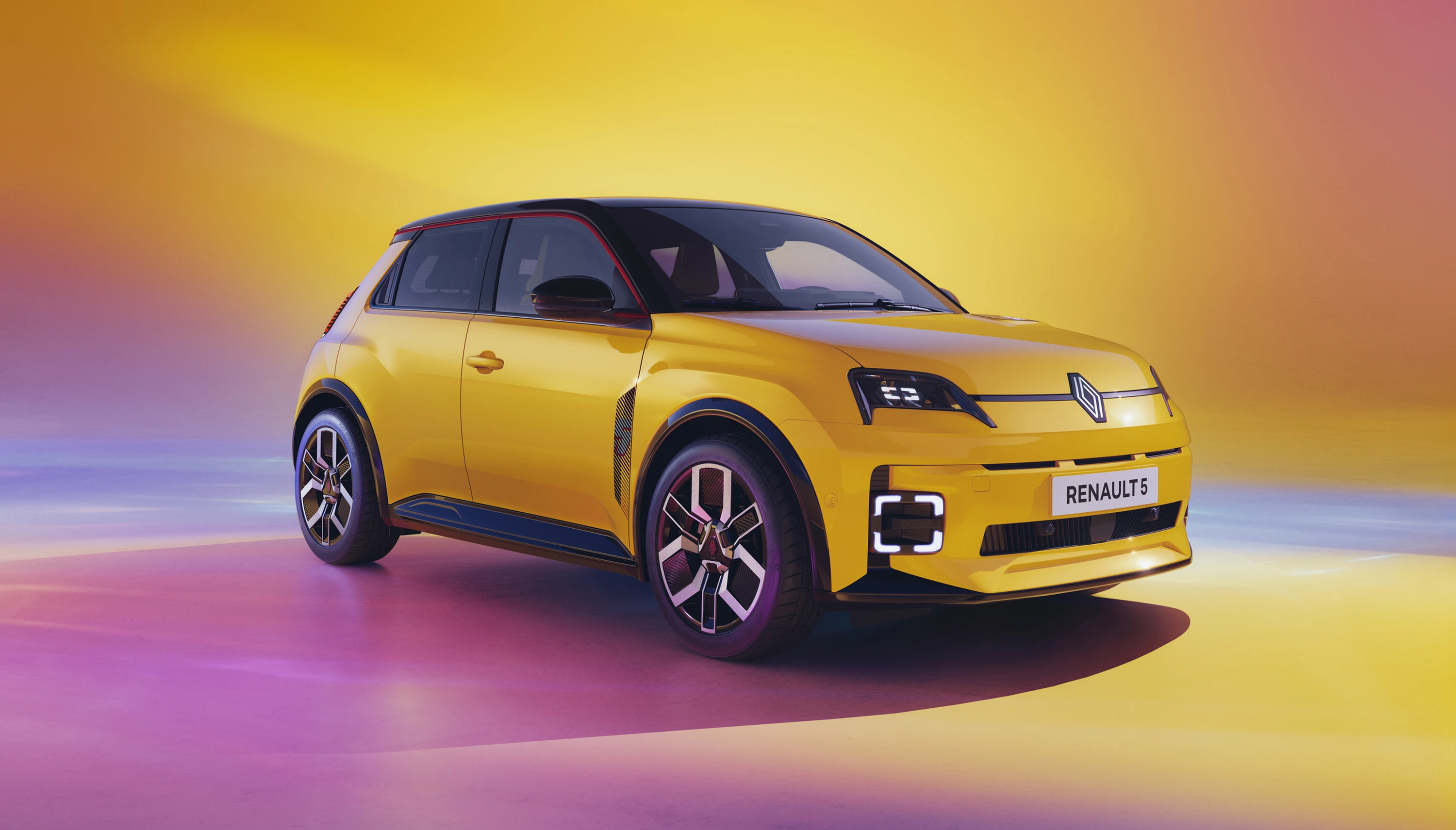 Renault 5 E-Tech 40kWh 120hp exterior view