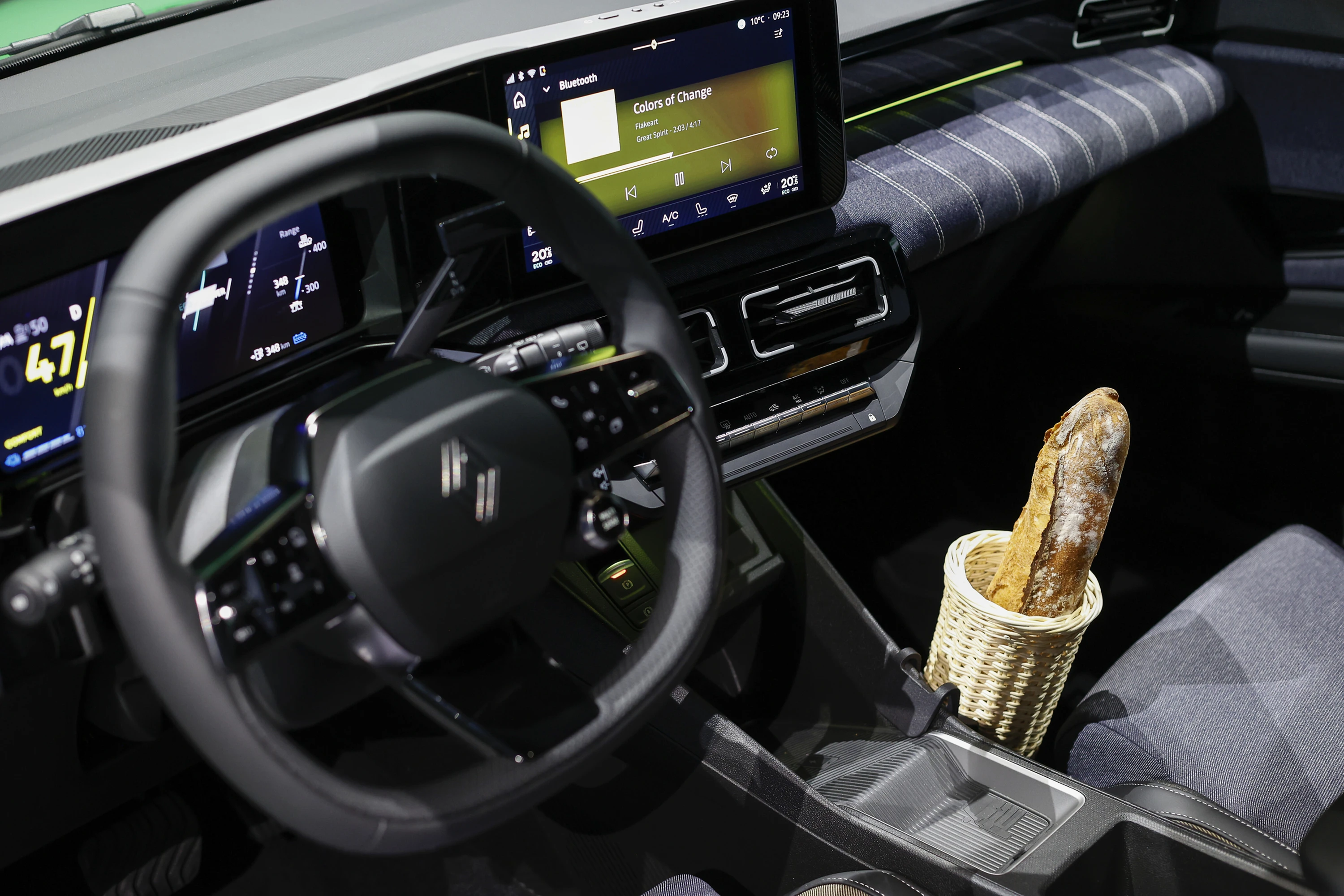 Renault 5 E-Tech 40kWh 120hp interior view