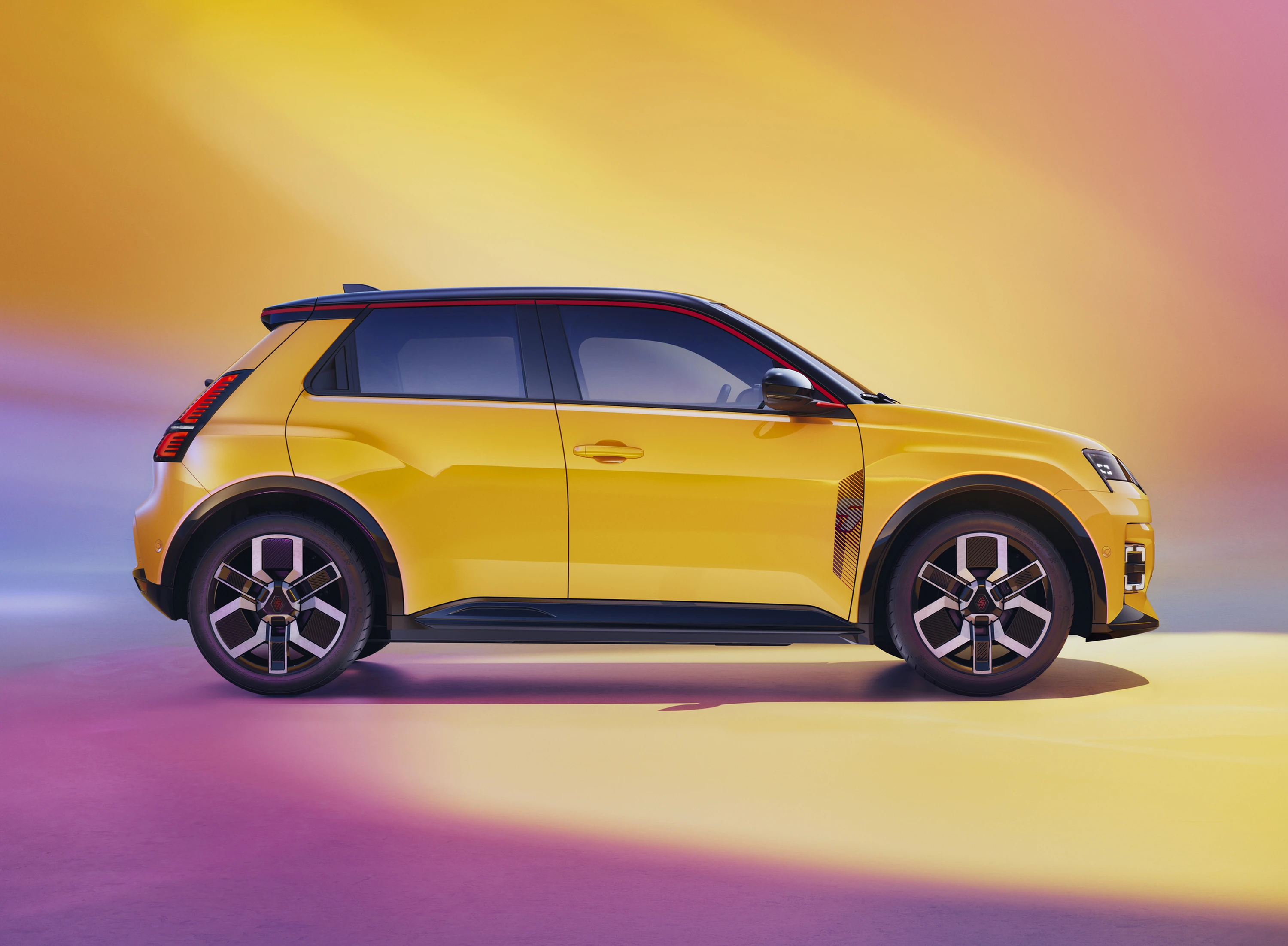Renault 5 E-Tech 40kWh 120hp exterior view
