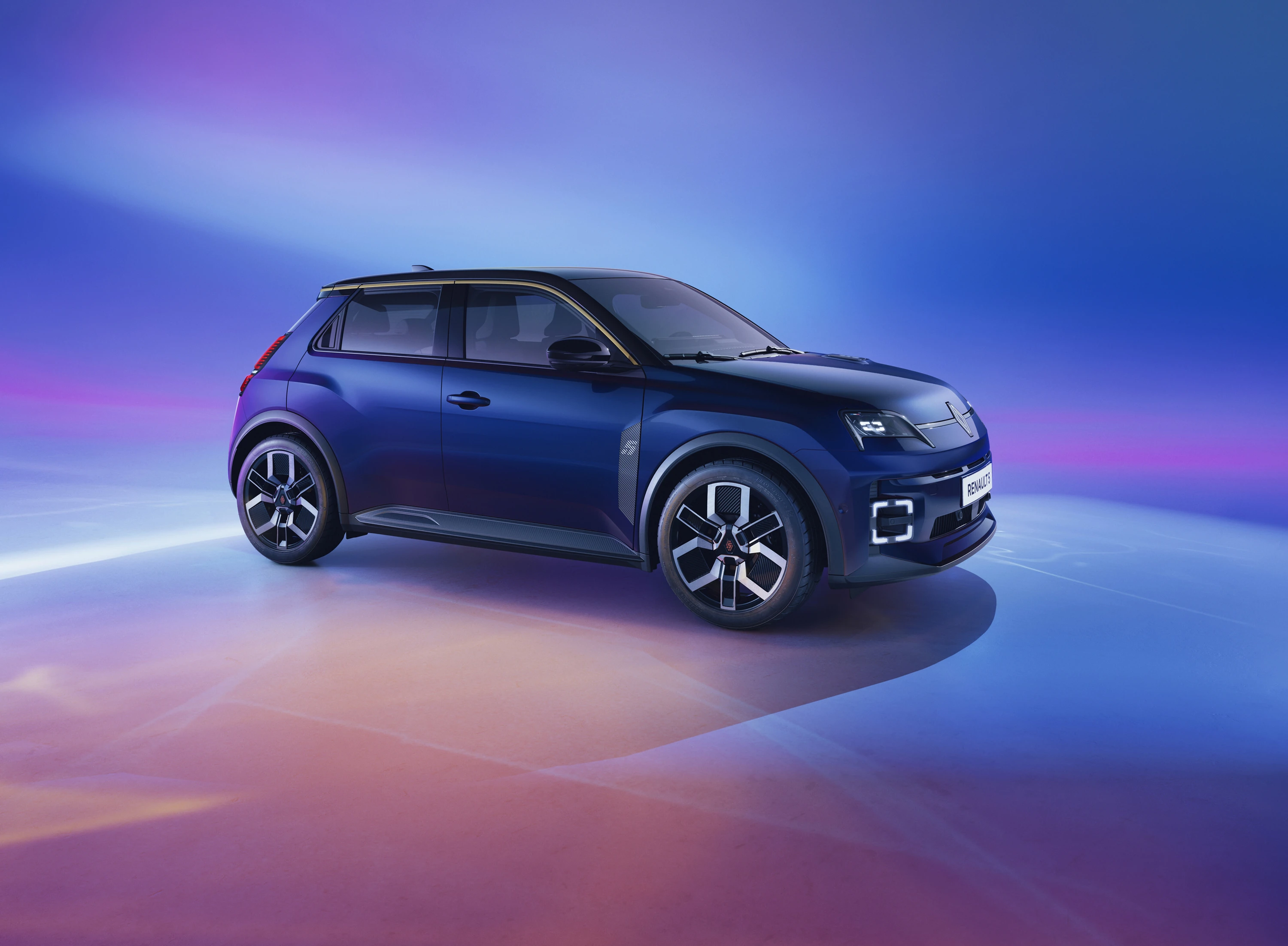 Renault 5 E-Tech 40kWh 120hp exterior view